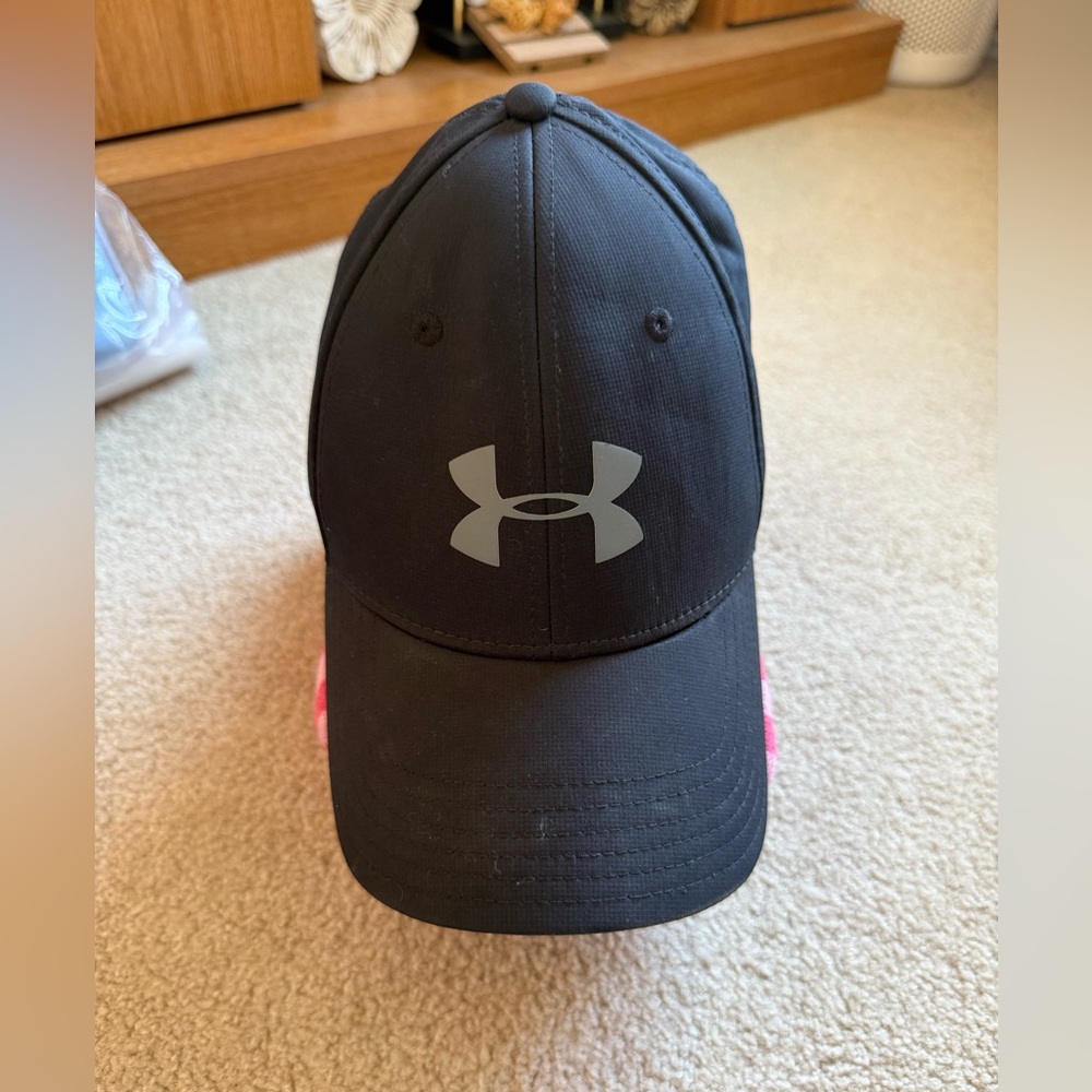 USED/GOOD CONDITION: Men’s Storm Black Baseball Cap with Neon Yellow Tag Detail